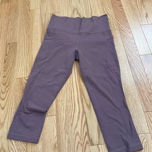 Athleta Salutation Stash Pocket Capri Leggings, Size Small - never worn